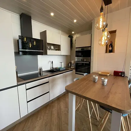 Apartment Moderne 2 Pieces Avec Parking A - Fr-1-224c-352